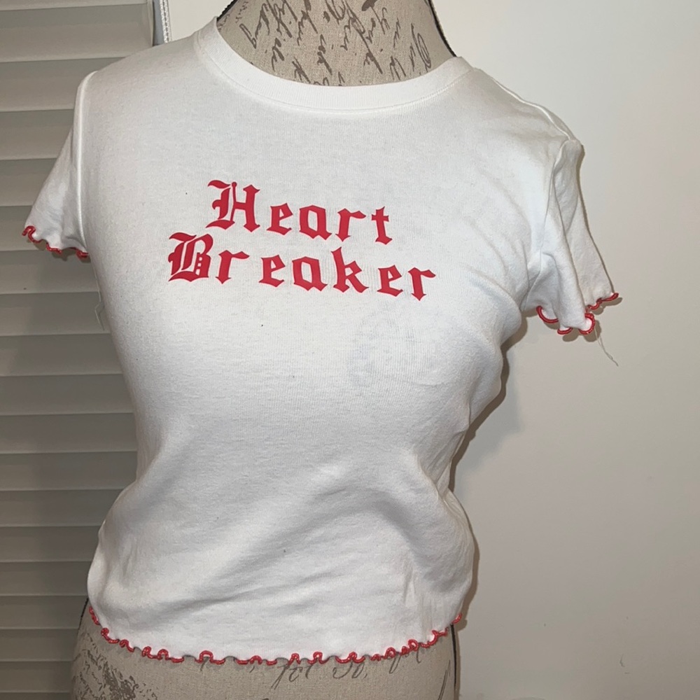 Graphic “heartbreaker” tee